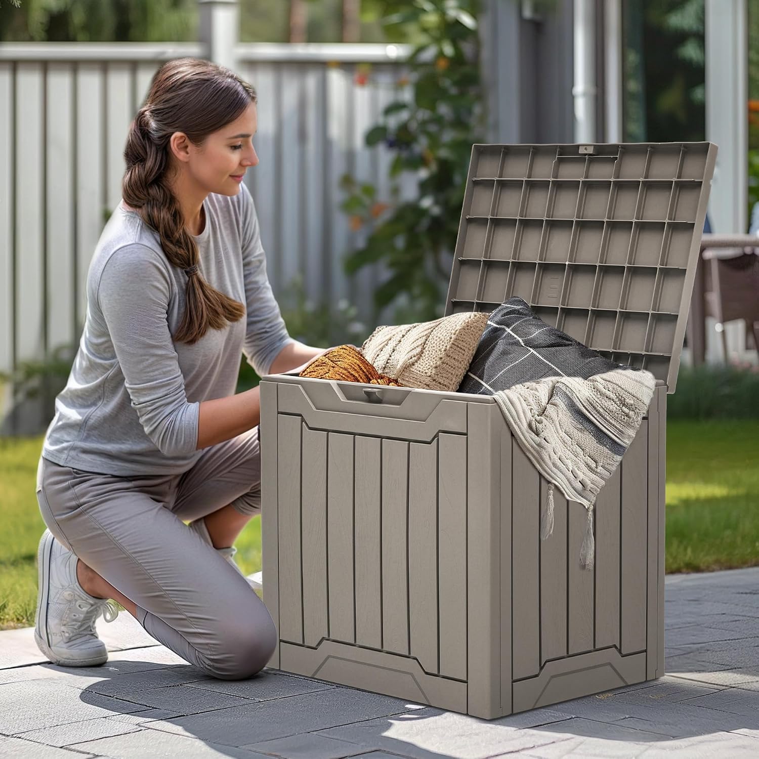  YITAHOME Boîte De Rangement D'extérieur En Résine De 100 Litres, Résistante à L'eau, Boîte De Rangement D'extérieur Pour Oreillers, Matériel De Jardin, Verrouillable En Toute Sécurité, Marron Clair